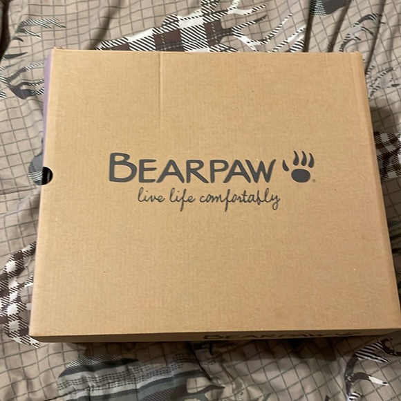 Shoes - Like new woman bear paw boots